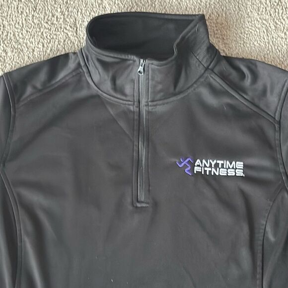 The North Face Ladies Tech Fleece “Anytime Fitness” 1/4 Zip Top! - Picture 3 of 10